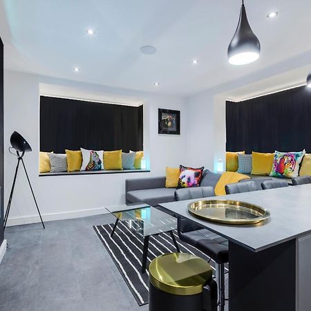 Two Bed Modern Apartment 5Min Walk To Town Centre With Free Parking ! Under New Management Blackpool Extérieur photo
