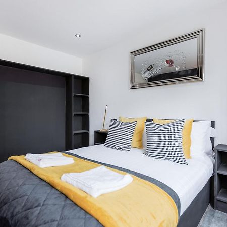 Two Bed Modern Apartment 5Min Walk To Town Centre With Free Parking ! Under New Management Blackpool Extérieur photo