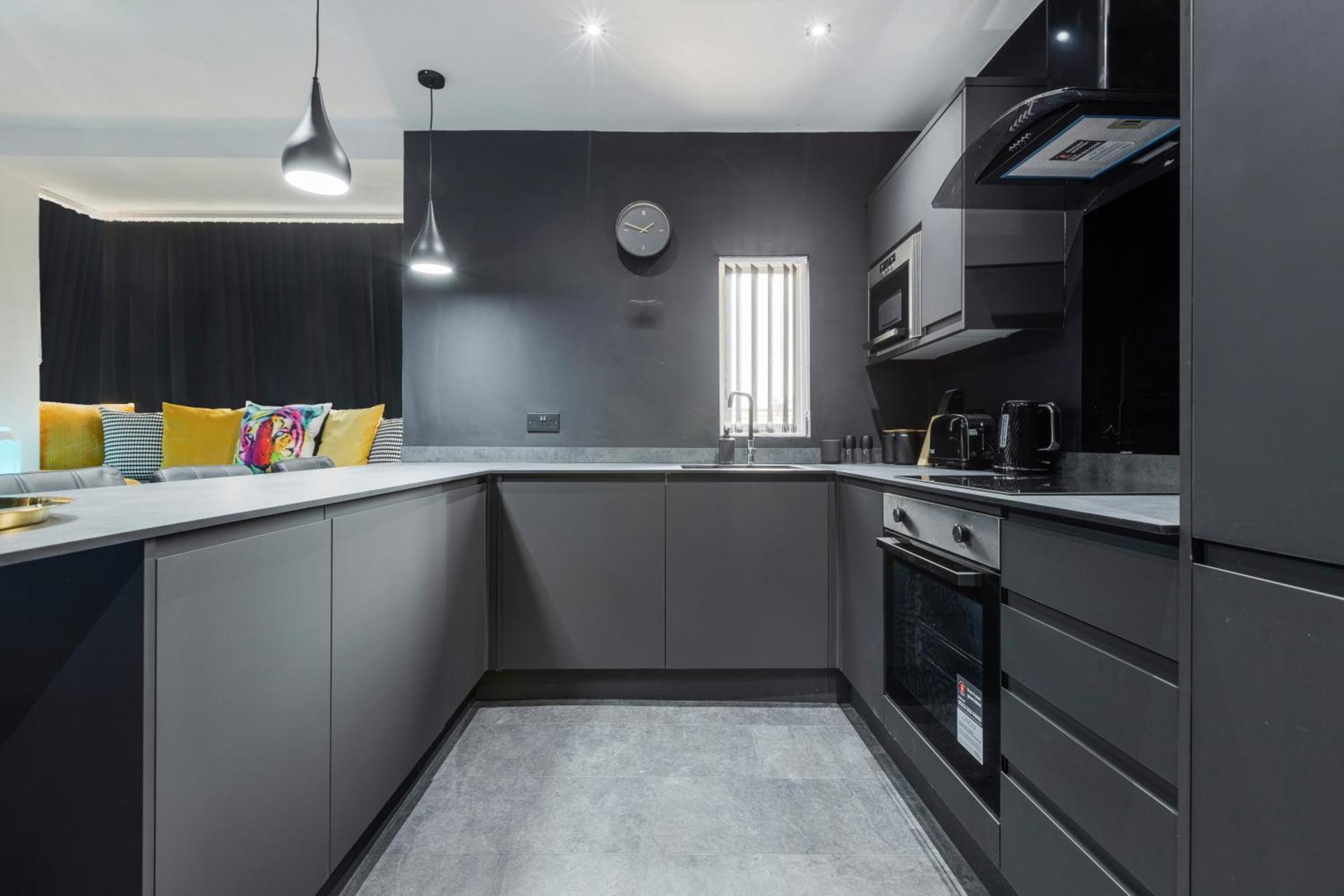 Two Bed Modern Apartment 5Min Walk To Town Centre With Free Parking ! Under New Management Blackpool Extérieur photo