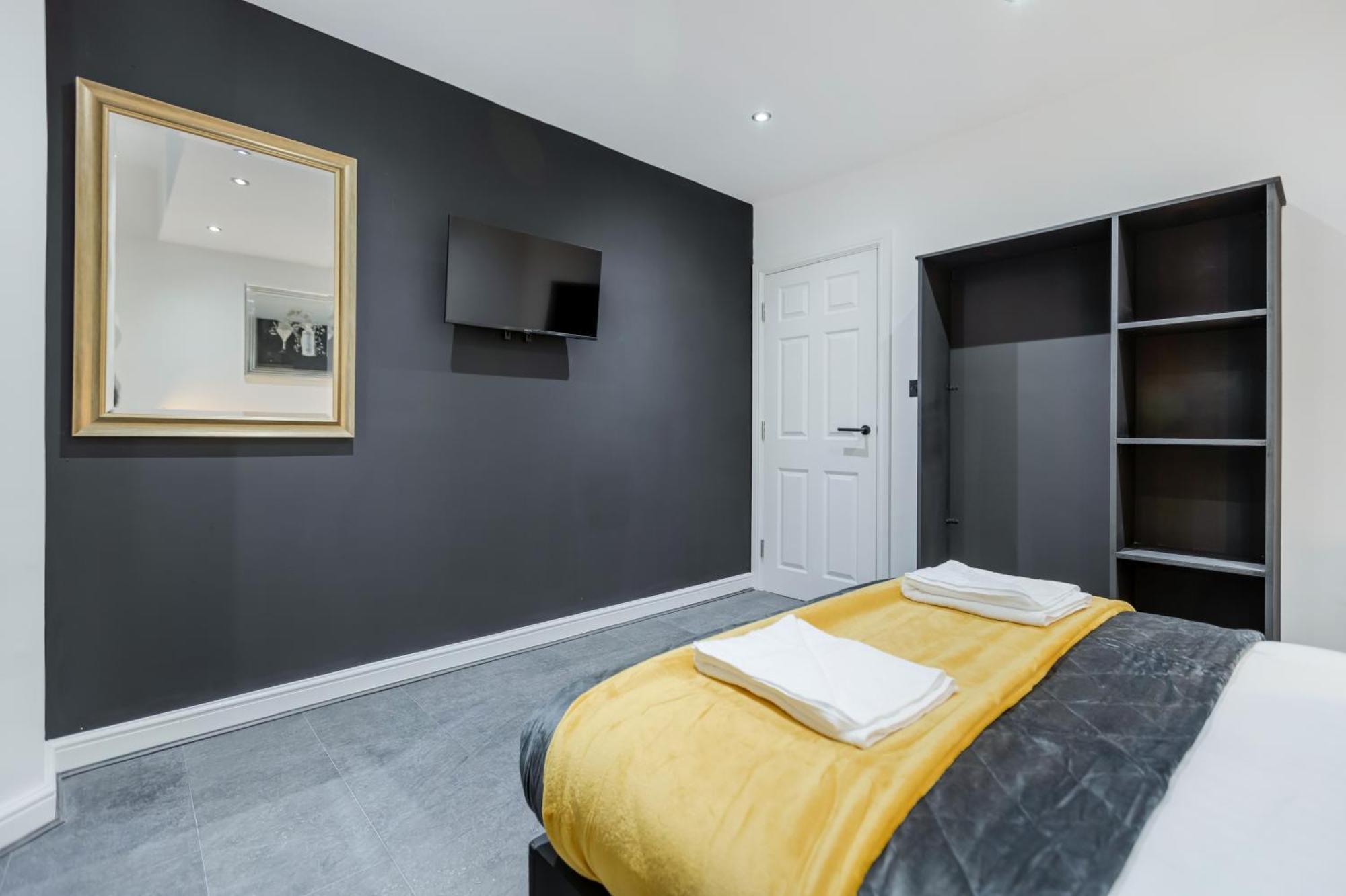 Two Bed Modern Apartment 5Min Walk To Town Centre With Free Parking ! Under New Management Blackpool Extérieur photo