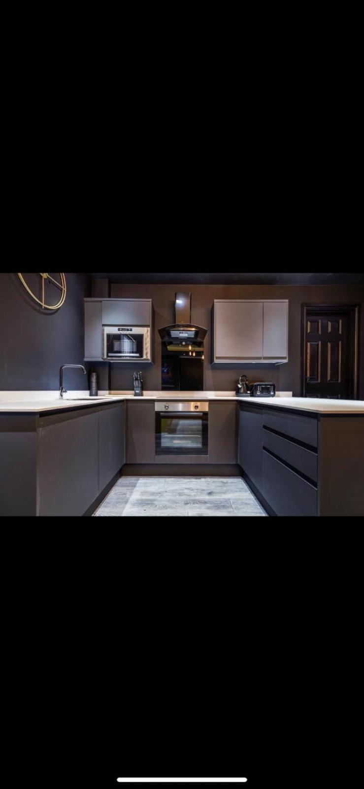 Two Bed Modern Apartment 5Min Walk To Town Centre With Free Parking ! Under New Management Blackpool Extérieur photo